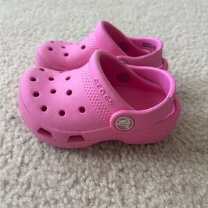 CROCS Pink Water Shoes with Ventilation and Textured Sole